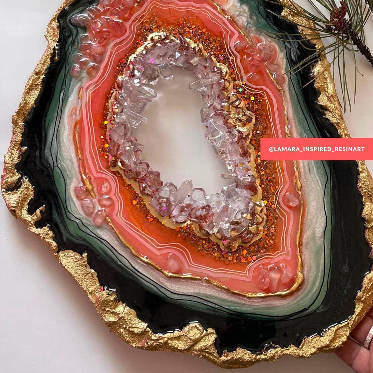 Resin Art - The Beginner's Guide to Creating Art with Resin